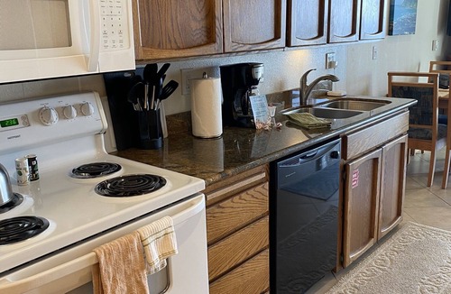 Lincoln City Apartment | Sandpiper Suite 104