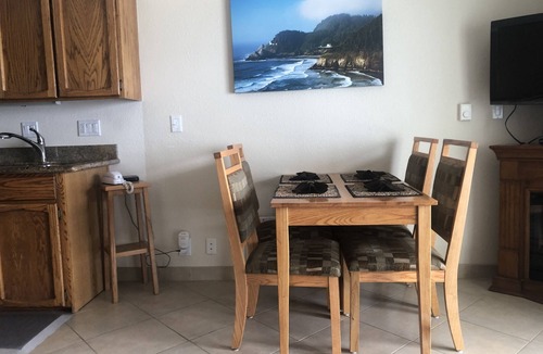 Lincoln City Apartment | Sandpiper Suite 206