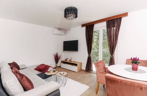 Okrug Donji Apartment | Sandra - Quiet & Close to the Beach - A6