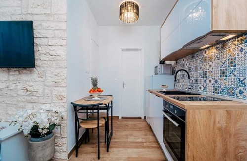 Okrug Donji Apartment | Sandra - Quiet & Close to the Beach - A4