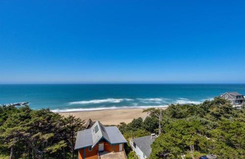 Lincoln City Apartment | Sandstone Point Hotel