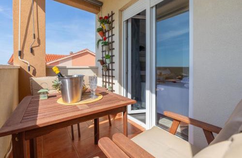 Nin Apartment | Sandstrand, No 2