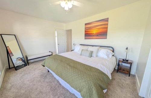 Fremont House | Sandusky River Retreat Fire Pit & King Bed