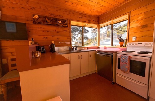 Matapouri House | Sandy Bay Beachfront - Holiday Home