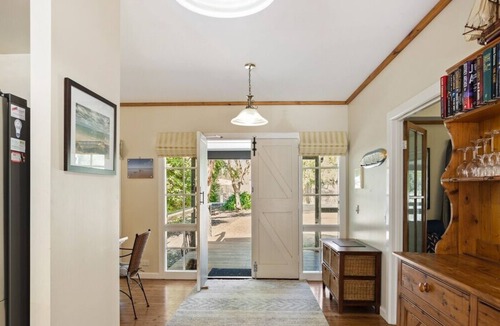 Silverleaves House | Sandy Bay Getaway w Spa 4 Bdr