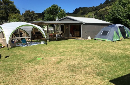 Port Charles House | Sandy Bay Kiwiana Classic