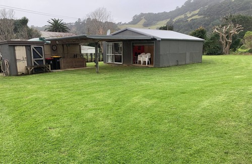 Port Charles House | Sandy Bay Kiwiana Classic