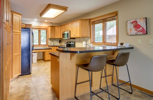 Alexandria Cabin | Sandy Beach Family Getaway w/Fire Pit & Deck!