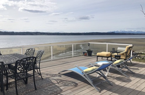 Lakebay Cottage | Sandy Beach Front Cottage with great Sunsets