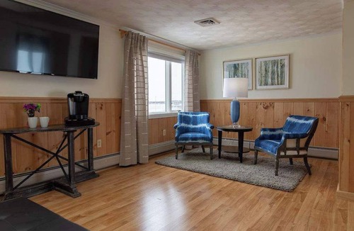 Canandaigua House | Sandy Beach Haven - Modern Canandaigua Lake House