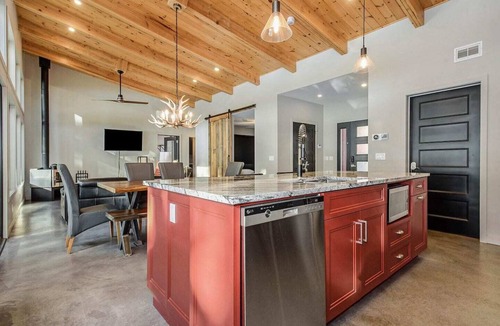 Westmeath Cottage | Sandy beach house property in Ottawa Valley