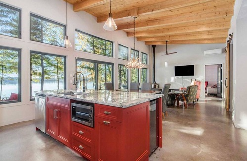 Westmeath Cottage | Sandy beach house property in Ottawa Valley