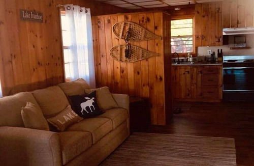 Wakefield House | Sandy Beach Oasis on Lake Ivanhoe