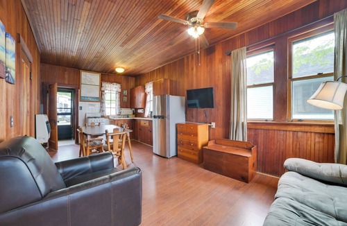 Cedarville Cabin | Sandy Beach & Sunset Views: Lakefront Escape!