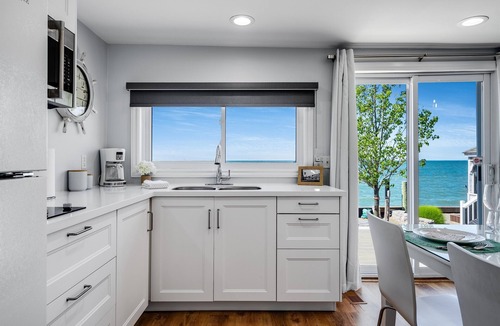 Leamington Cottage | Sandy Beach w/Lake Access | 2BR Near Point Pelee