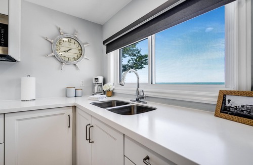 Leamington Cottage | Sandy Beach w/Lake Access | 2BR Near Point Pelee