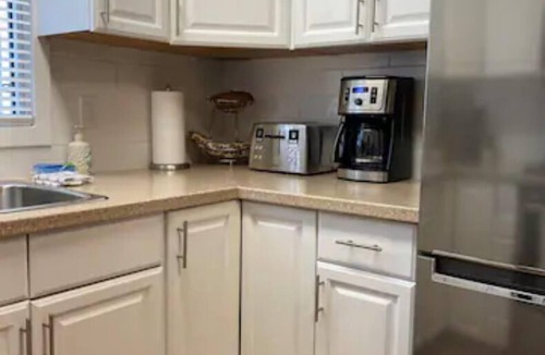 Leamington Cottage | Sandy Beach, Waterfront. Birders, Wineries.