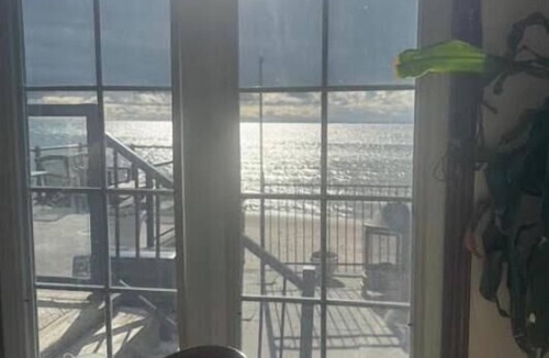 Selkirk Cottage | SANDY BEACHFRONT cottage with HOT TUB and FIRESTOVE