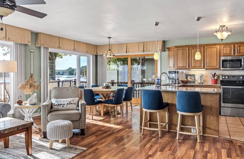 Twin Lake House | Sandy Beachfront | Pontoon Rental | Dog Friendly