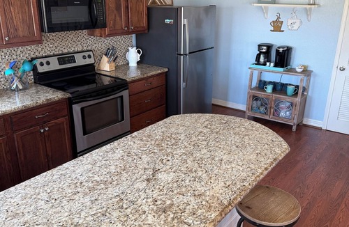 Port Bolivar House | Sandy Blue Heaven – Relaxing Beach Getaway Large Deck, Family, & Pet Friendly