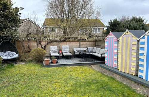 Camber Cottage | Sandy Bottom - opposite the Dunes – Pool Table & Juke Box