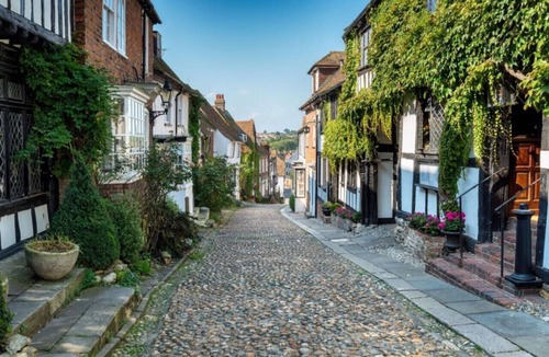 Camber Cottage | Sandy Bottom - opposite the Dunes – Pool Table & Juke Box