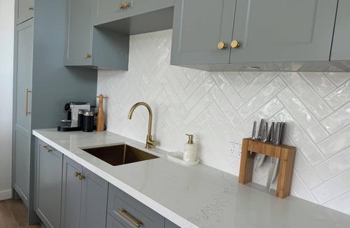 Avoca Beach Cottage | SANDY CORNER - Beach & Lakefront #1 BEST LOCATION