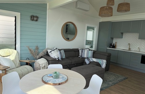 Avoca Beach Cottage | SANDY CORNER - Beach & Lakefront #1 BEST LOCATION