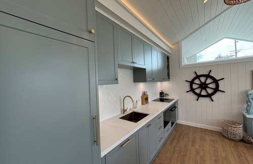 Avoca Beach Cottage | SANDY CORNER - Beach & Lakefront #1 BEST LOCATION