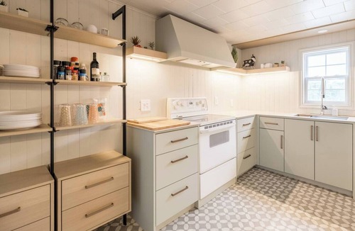 Eastport House | Sandy Cove 04 Tucker Inn