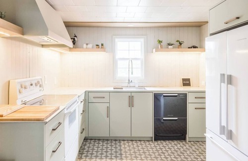 Eastport House | Sandy Cove 04 Tucker Inn