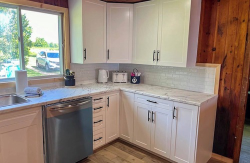Bayfield Cottage | Sandy Edge Retreat, Awesome Beach!