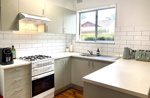 Narrabeen Apartment | Sandy Foot = Close to the Beach