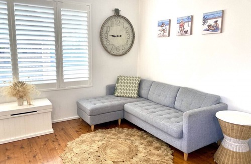 Narrabeen Apartment | Sandy Foot = Close to the Beach