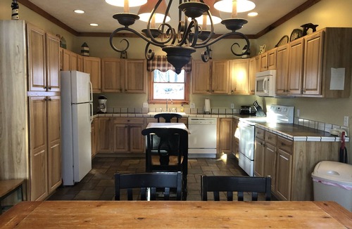 Lake Township House | SANDY FRONTAGE! Kayaks! POOL TABLE! Paddle Boards!