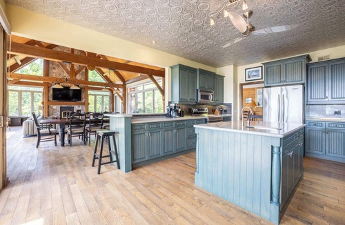 Lakehurst House | Sandy Lake Cottage, Hot Tub & Sauna!