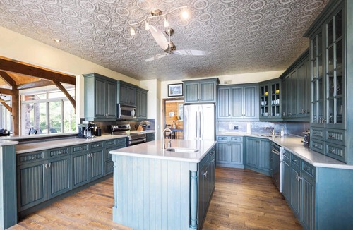 Lakehurst House | Sandy Lake Cottage, Hot Tub & Sauna!