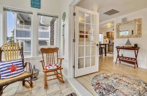 Tolovana Park House | Sandy Owl - Close Beach Access!