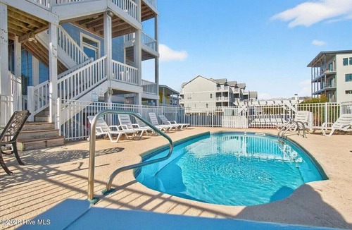 North Carolina Coast Villa | Sandy Paws Unit A - 3BR Home
