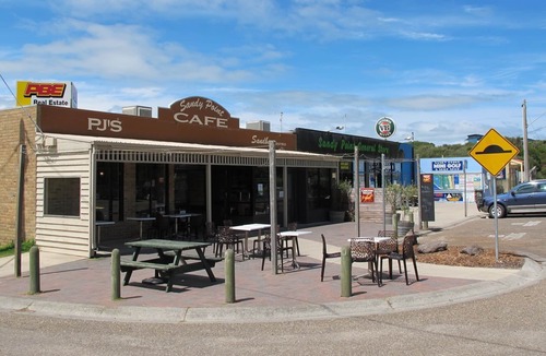 Sandy Point House | Sandy Point Tree House