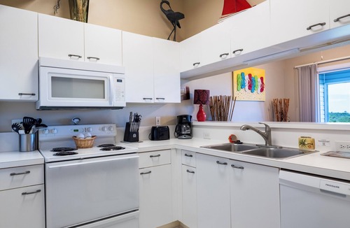 Holmes Beach Condo | Sandy Pointe 210 · Mangrove & Bay View · Pool