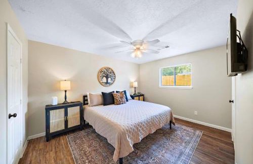 El Lago House | Sandy Private Beach Oasis Close to Kemah Boardwalk & NASA 5 STAR SUPER HOST