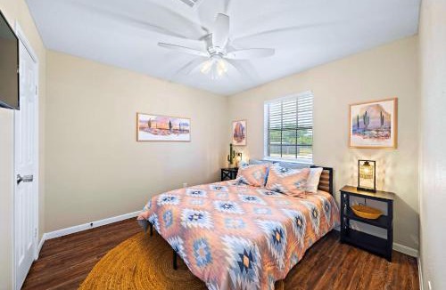 El Lago House | Sandy Private Beach Oasis Close to Kemah Boardwalk & NASA 5 STAR SUPER HOST