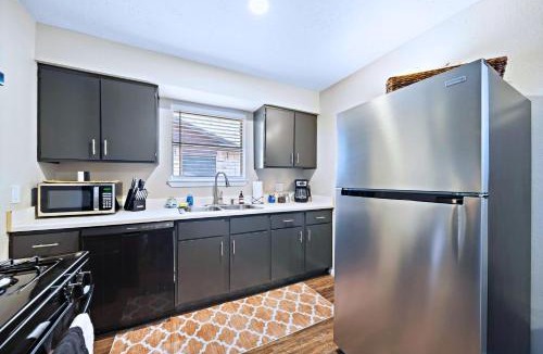 El Lago House | Sandy Private Beach Oasis Close to Kemah Boardwalk & NASA 5 STAR SUPER HOST