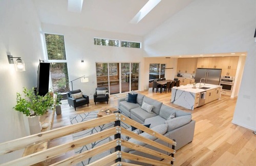 Brightwood House | Sandy River Group Getaway