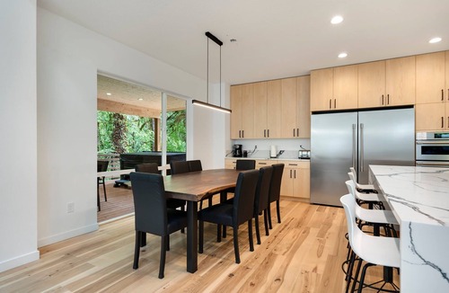 Mount Hood Village House | Sandy River Group Getaway 4