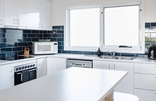 Inverloch House | Sandy Shores