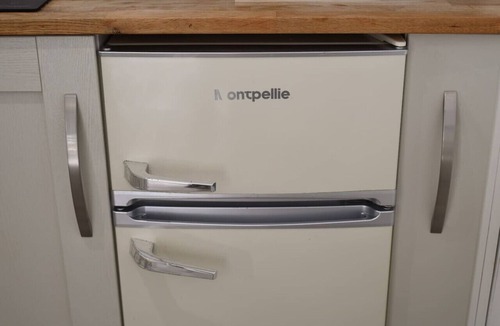 South Hayling Apartment | Sandy Shores | Beachfront Apartment | Sleeps 3