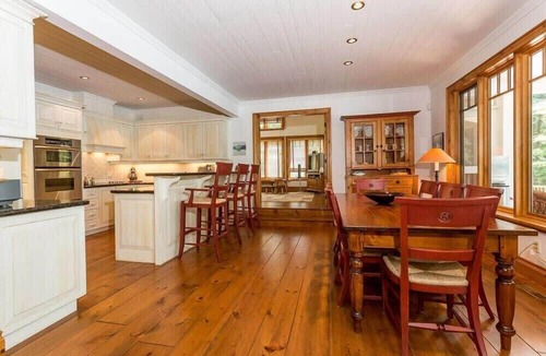 Muskoka Lakes House | Sandy Shores on Lake Joe