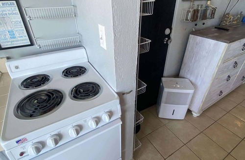 Bostwick Park Condo | Sandy Shores Retreat – Beach Access + Pool